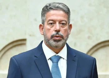 Lira prevê votar reforma do IR antes do recesso parlamentar de julho