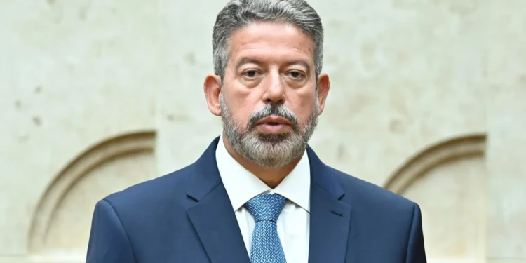 Lira prevê votar reforma do IR antes do recesso parlamentar de julho