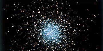 Astrônomos detectam sinal de rádio misterioso e altamente polarizado na constelação de Hércules