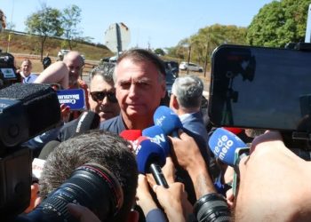 Bolsonaro com tornozeleira: decisão do STF bomba nas redes sociais e lidera buscas no Google nesta sexta