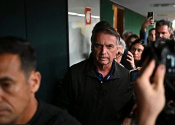 Bolsonaro pode ser preso por aparecer em rede social do filho?