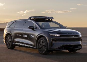 Chega em 2026: Novo plano de robotáxis da Uber envolve 20 mil veículos elétricos da Lucid