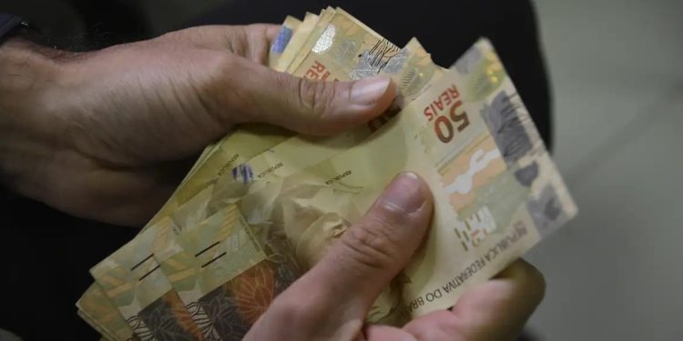 Como a prática de micro investimentos pode ser uma boa estratégia inicial?