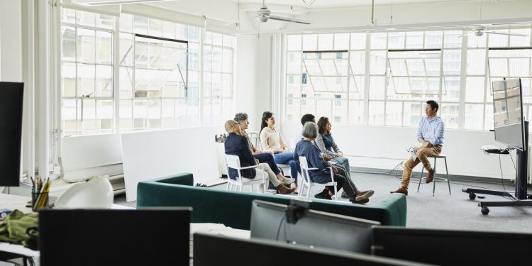 Como trabalhar menos horas e render mais: confira 7 táticas aprovadas pela neurociência