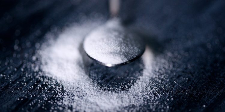 Estudo mostra que adoçante pode danificar as células cerebrais e aumentar o risco de derrame e ataque cardíaco