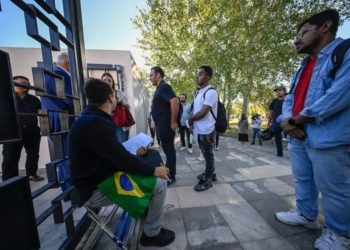 Imigrar para Portugal ficou mais difícil para brasileiros? Entenda nova lei aprovada no país