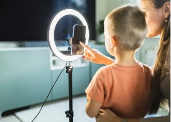 Os pais criticados por 'monetizar' seus filhos nas redes sociais