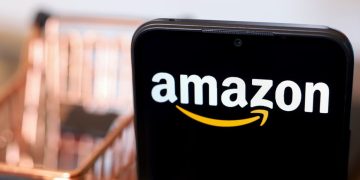 Salários de até R$ 1,6 mi/ano revelados: veja quanto ganham engenheiros de software, cientistas de dados e mais na Amazon