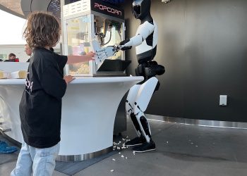 Servir, fritar e descascar: robôs começam a transformar a experiência nos restaurantes