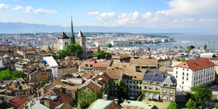Suíça, Singapura e Noruega lideram ranking dos países mais ricos do mundo em 2025