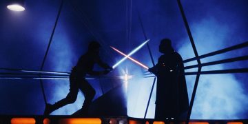 Tem uns milhões sobrando? Sabre de luz de original de Darth Vader, usado em Star Wars, será leiloado