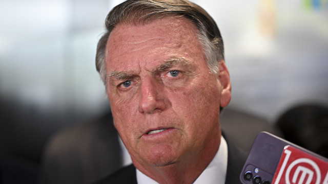 Bolsonaro promete ficar calado e alega 'desdobramento incontrolável' das redes