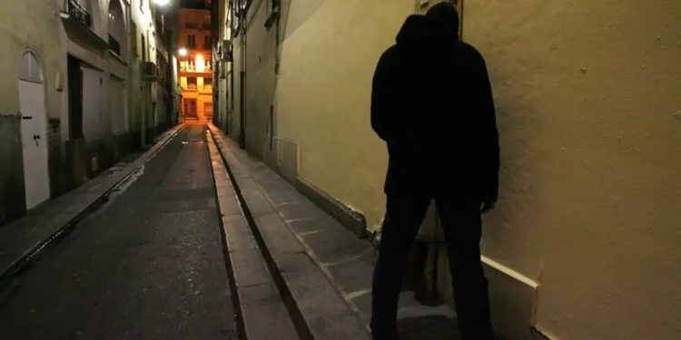 A batalha de Paris contra o xixi nas ruas