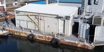 Com alto preço de imóveis nos EUA; casal transforma navio da Marinha em casa sustentável; veja vídeo