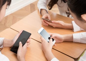 Coreia do Sul proíbe celulares em salas de aula a partir de 2026