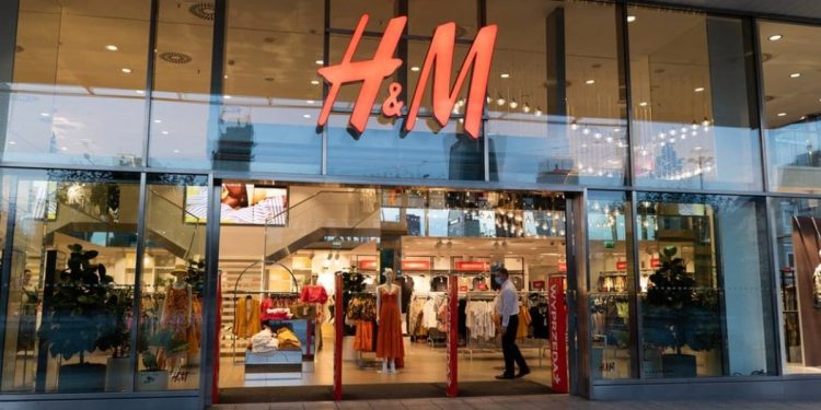 Gigante do varejo H&M chega a São Paulo no sábado com loja em shopping de luxo; veja como será