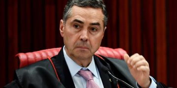 Inquérito no STF que mira bolsonaristas será mantido porque fatos se multiplicaram, diz Barroso