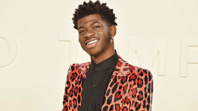 Lil Nas X, do hit 'Old Town Road', é flagrado de cueca na rua e internado