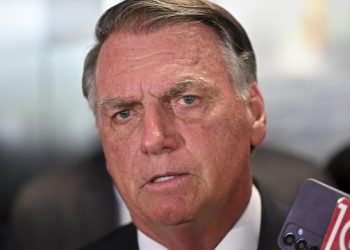 Ex-presidente Bolsonaro é alvo de operação da Polícia Federal sob ordem do STF