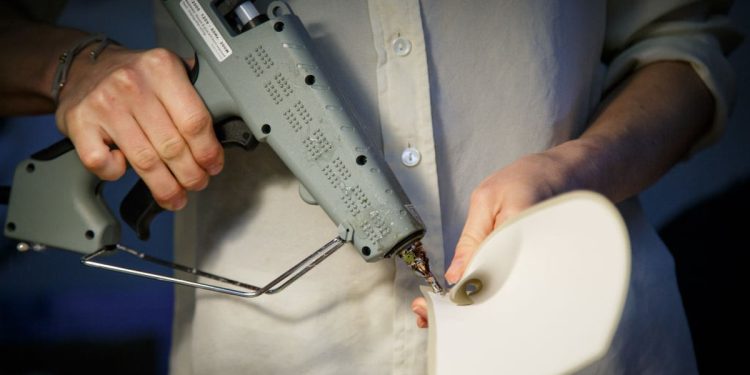 Cientistas recriam 'pistola de cola' para tratar fraturas ósseas graves com impressão 3D