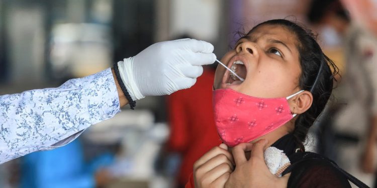 Diagnóstico precoce: teste de saliva pode antecipar em até 5 anos doença cardíaca fatal em crianças