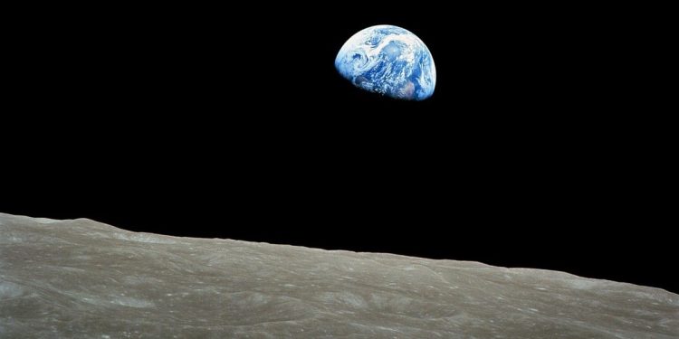 Lua se afasta 3,8 centímetros da Terra a cada ano; como isso afeta o planeta?