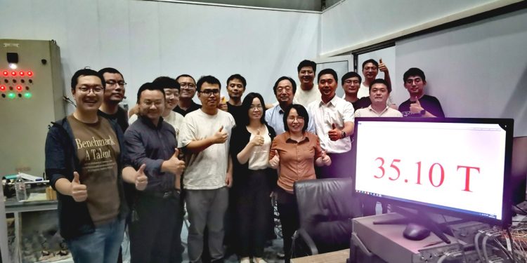 Novo recorde: físicos chineses desenvolvem ímã supercondutor 700 mil vezes mais forte que o campo magnético da Terra