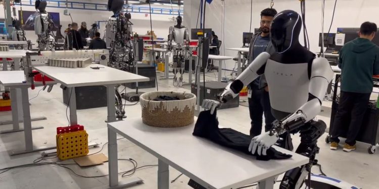 Robôs humanoides são um beco sem saída: o futuro está em máquinas com rodas, múltiplos braços e sensores