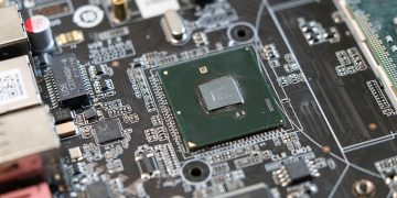 Trump considera tarifar eletrônicos estrangeiros com base no número de chips, diz Reuters