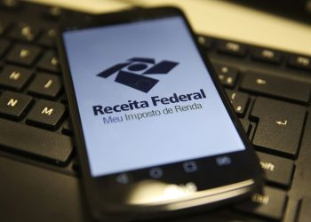 Vendi ações com lucro no ano passado, não recolhi imposto na época e não declarei: Como posso regularizar minha situação?