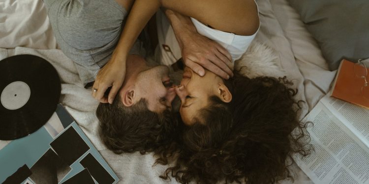 70% dos homens da geração Z tiveram primeiro contato com sexo via pornografia online