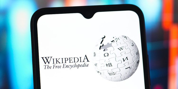 A Wikipédia está morrendo? Busca de informações no ChatGPT e nas mídias sociais reduz tráfego no site, diz executivo