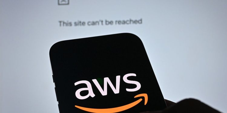 AWS pede desculpas e revela causa da pane que afetou milhares de empresas esta semana