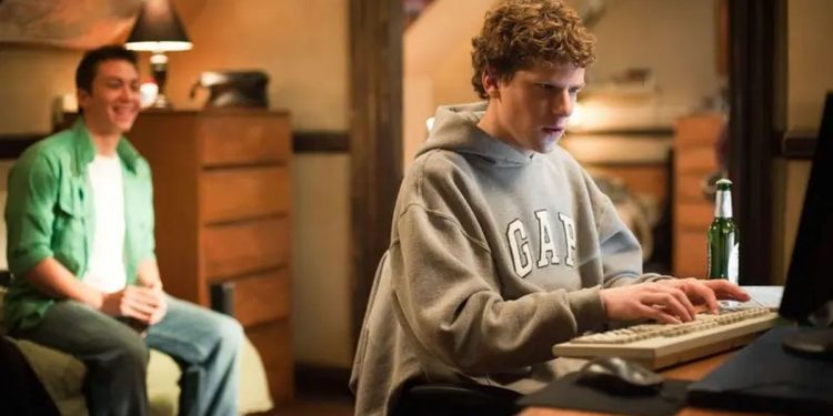Como o filme 'A Rede Social', sobre nascimento do Facebook, 'profetizou' problemas com tecnologia há 15 anos