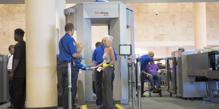EUA passarão a fotografar todos os não cidadãos que entrarem e saírem do país