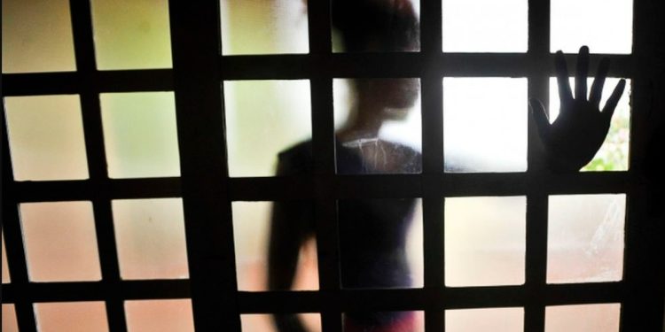 Meninas estão mais vulneràveis á violência sexual; exposição nas redes sociais aumenta ameaça, diz estudo
