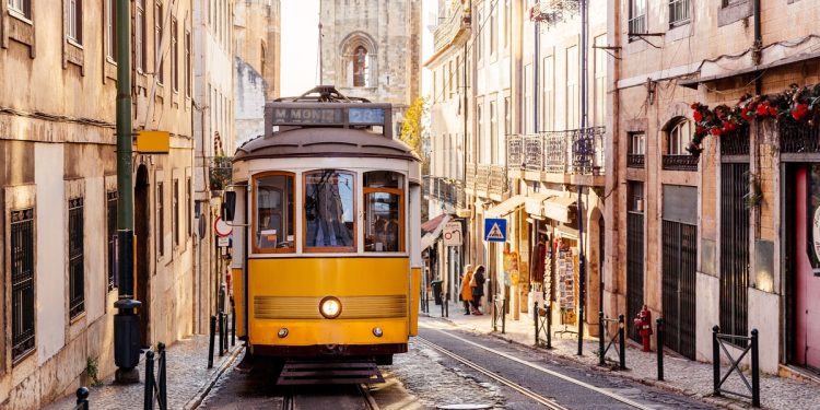 Portugal dobra tempo mínimo de residência para cidadania e deve afetar vistos dourados e nômades digitais