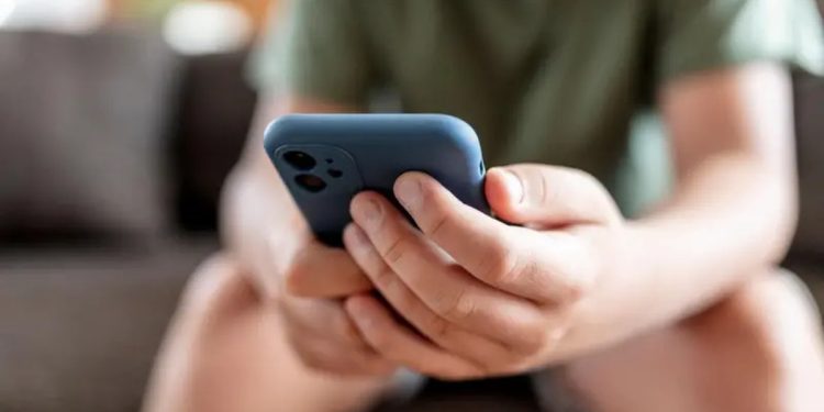 TikTok recomenda conteúdo sexual e pornografia para crianças, denuncia relatório