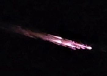 Lixo espacial vira bola de fogo em três regiões do país