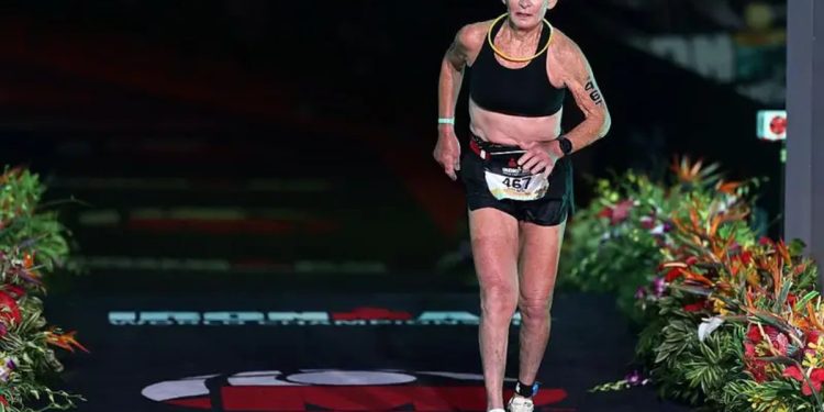 A mulher que se tornou a pessoa mais velha a completar o Ironman, uma das competições mais difíceis do mundo