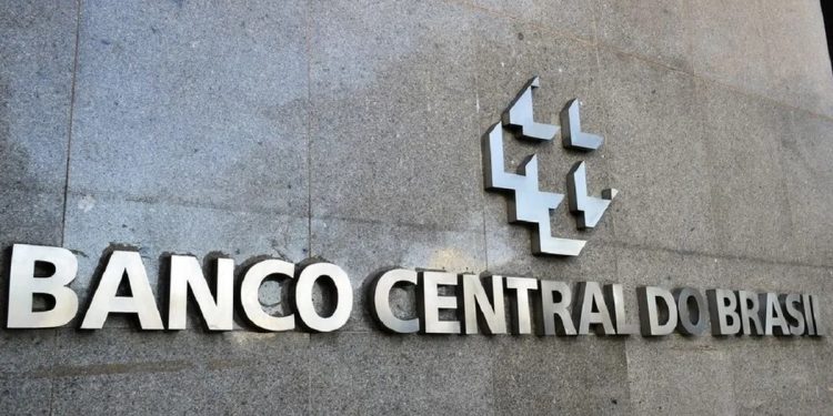 Banco Master: quem é o banqueiro preso Daniel Vorcaro e por que BC resolveu liquidar o banco