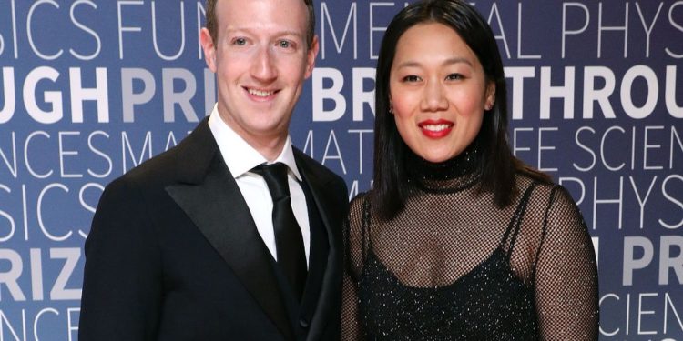 Biologia impulsionada por inteligência artificial é novo foco da organização filantrópica de Mark Zuckerberg e sua esposa