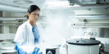 Chinês que mantém esposa congelada há sete anos é criticado por encontrar um novo amor