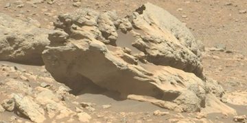 Como foi parar lá? Rocha metálica encontrada em Marte intriga cientistas da NASA
