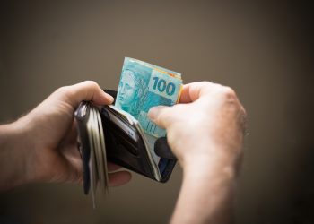 Como funciona acesso a crédito para pequenos empreendedores e quais cuidados tomar antes de contratar financiamento?