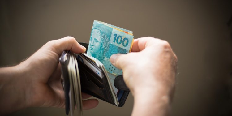 Como funciona acesso a crédito para pequenos empreendedores e quais cuidados tomar antes de contratar financiamento?