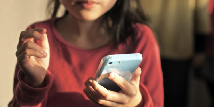 Governo da Dinamarca propõe banir redes sociais para menores de 15 anos; medida precisa ser votada