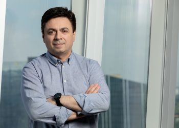 Mais de 60% das empresas no Brasil ampliaram os investimentos em IA generativa em 2025, diz Capgemini