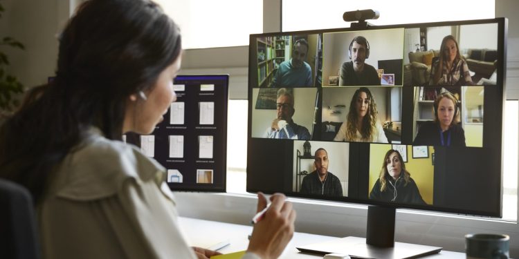 Problema não é o trabalho híbrido, mas a má liderança, dizem especialistas