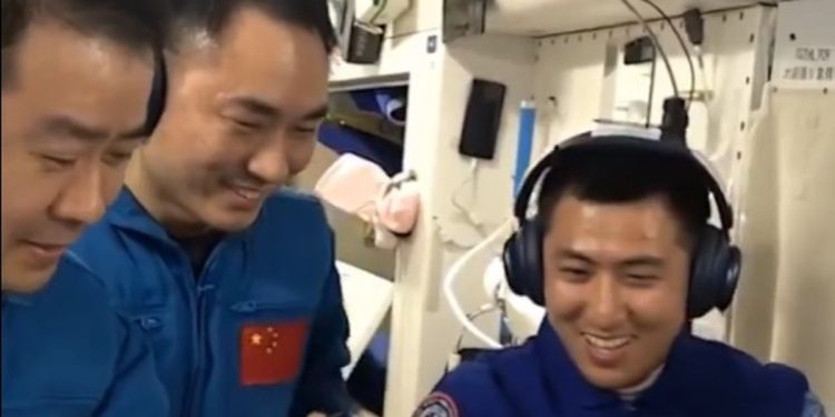 Rotina e alternativas de resgate: o que se sabe sobre os astronautas chineses à deriva no espaço?